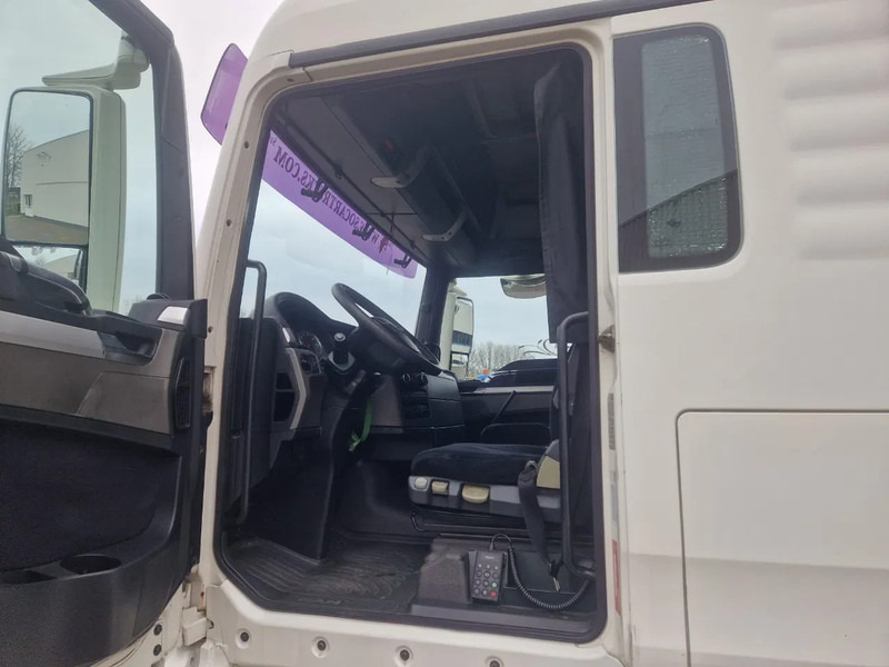 Interior photo 1: Τράκτορας MAN TGX 18.480 Euro 5 Retarder 2-Tanks