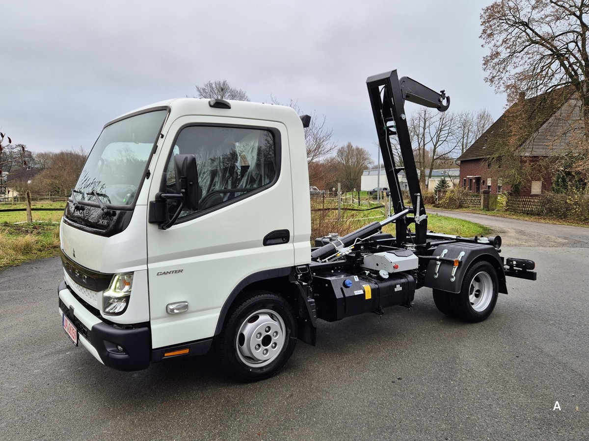 FUSO 3C15 Duonic Aut.City Abrollkipper AHK 3.5T - Φορτηγό φόρτωσης γάντζου: φωτογραφία 1 FUSO 3C15 Duonic Aut.City Abrollkipper AHK 3.5T - Φορτηγό φόρτωσης γάντζου: φωτογραφία 1
