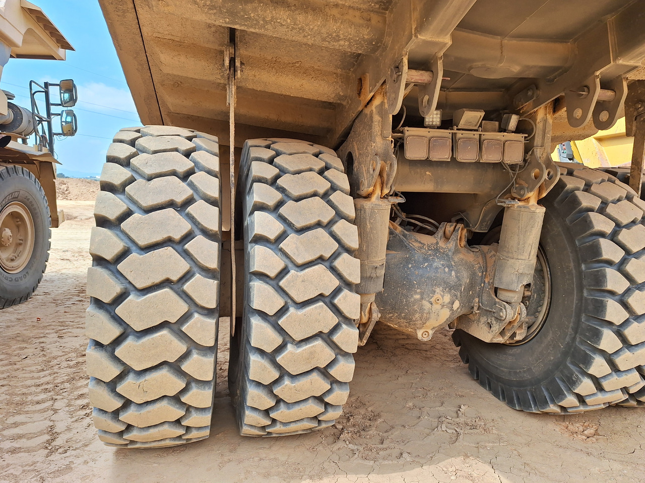 Ανατρεπόμενο όχημα μεταφοράς λατομικών υλικών KOMATSU HD605 7-EO: φωτογραφία 17 Ανατρεπόμενο όχημα μεταφοράς λατομικών υλικών KOMATSU HD605 7-EO: φωτογραφία 17