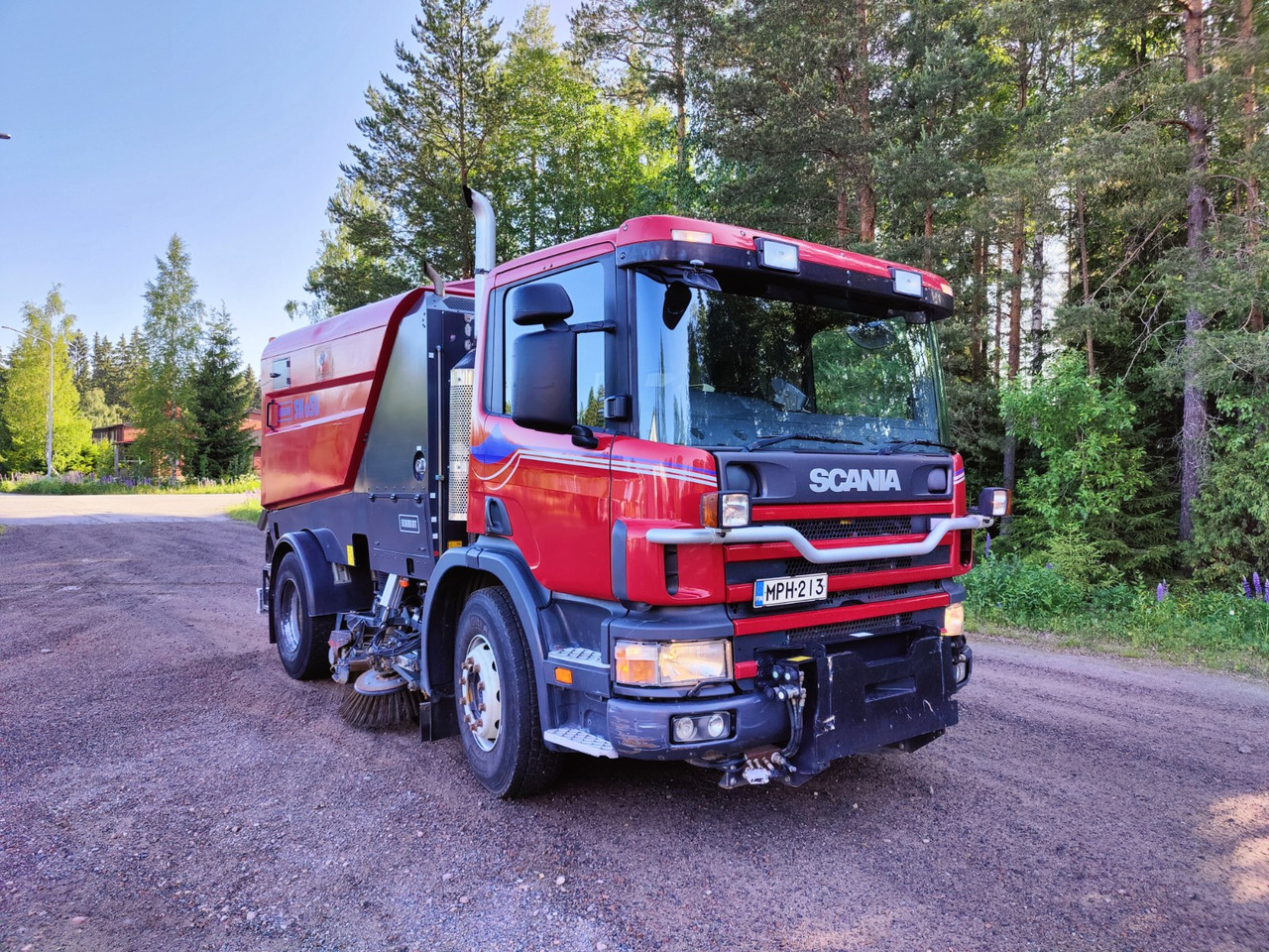 SCHMIDT SK650 / Scania P94 - Σάρωθρο δρόμων: φωτογραφία 1 SCHMIDT SK650 / Scania P94 - Σάρωθρο δρόμων: φωτογραφία 1