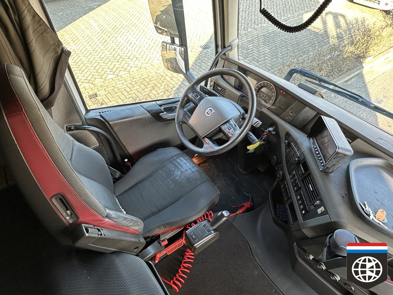 Interior photo 1: Leasing Volvo FH 460 - 6x2/4 - VDL HOOKLIFT Volvo FH 460 - 6x2/4 - VDL HOOKLIFT
