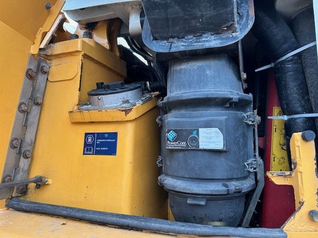 Liebherr LR 636, Laderaupe, 4+1 Schaufel, Klima, Kamera - Μπουλντόζα: φωτογραφία 4 Liebherr LR 636, Laderaupe, 4+1 Schaufel, Klima, Kamera - Μπουλντόζα: φωτογραφία 4
