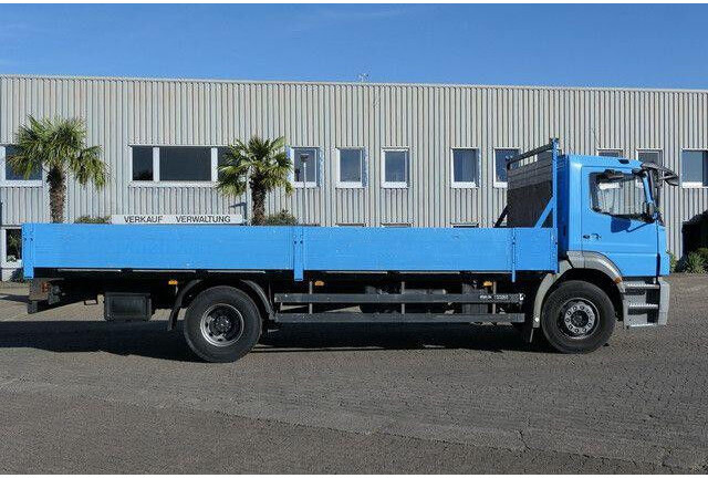 Mercedes-Benz 1824 L Axor 4x2, 3. Sitz, AHK, Gerüstbau, Klima - Φορτηγό με ανοιχτή καρότσα: φωτογραφία 4 Mercedes-Benz 1824 L Axor 4x2, 3. Sitz, AHK, Gerüstbau, Klima - Φορτηγό με ανοιχτή καρότσα: φωτογραφία 4