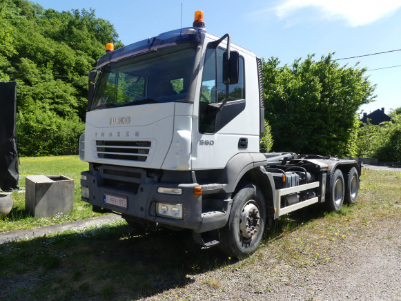 Camion porte container + container 11 m³ Iveco Trakker 380 - Φορτηγό φόρτωσης γάντζου: φωτογραφία 1 Camion porte container + container 11 m³ Iveco Trakker 380 - Φορτηγό φόρτωσης γάντζου: φωτογραφία 1