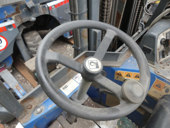 REF:6925 - Chariot élévateur Moffet M4 25.3 - Περονοφόρο επί φορτηγού: φωτογραφία 4 REF:6925 - Chariot élévateur Moffet M4 25.3 - Περονοφόρο επί φορτηγού: φωτογραφία 4
