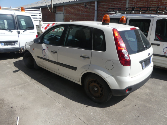 Voiture Ford FIESTA (2006-110.830 km) - Αυτοκίνητο: φωτογραφία 2 Voiture Ford FIESTA (2006-110.830 km) - Αυτοκίνητο: φωτογραφία 2