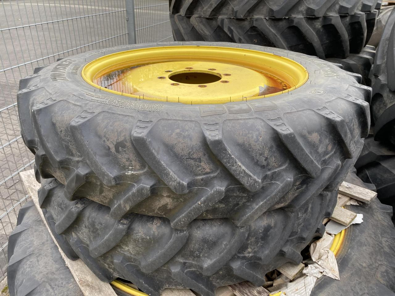 BKT 270/95R32 - Ελαστικό για Γεωργικά μηχανήματα: φωτογραφία 1 BKT 270/95R32 - Ελαστικό για Γεωργικά μηχανήματα: φωτογραφία 1