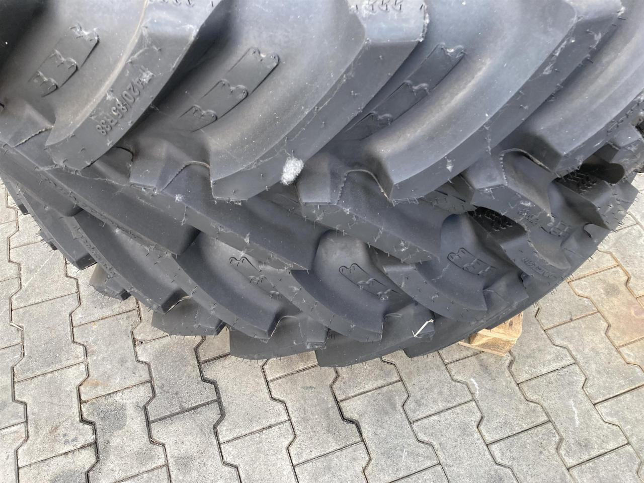 BKT 420/85R38 - Ελαστικό για Γεωργικά μηχανήματα: φωτογραφία 2 BKT 420/85R38 - Ελαστικό για Γεωργικά μηχανήματα: φωτογραφία 2