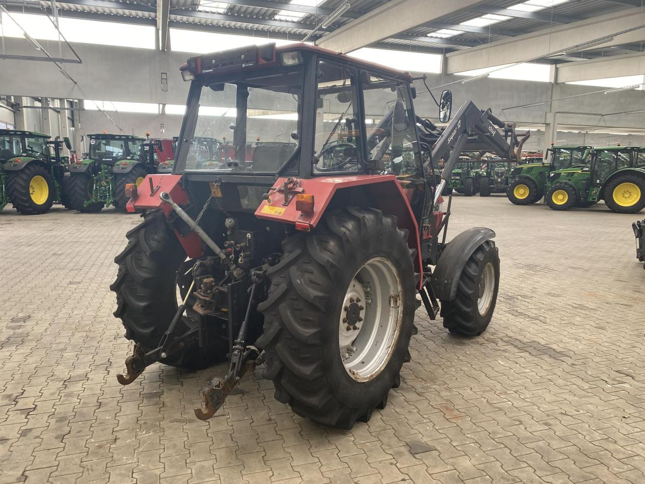 Case-IH 3230 - Τρακτέρ: φωτογραφία 4 Case-IH 3230 - Τρακτέρ: φωτογραφία 4