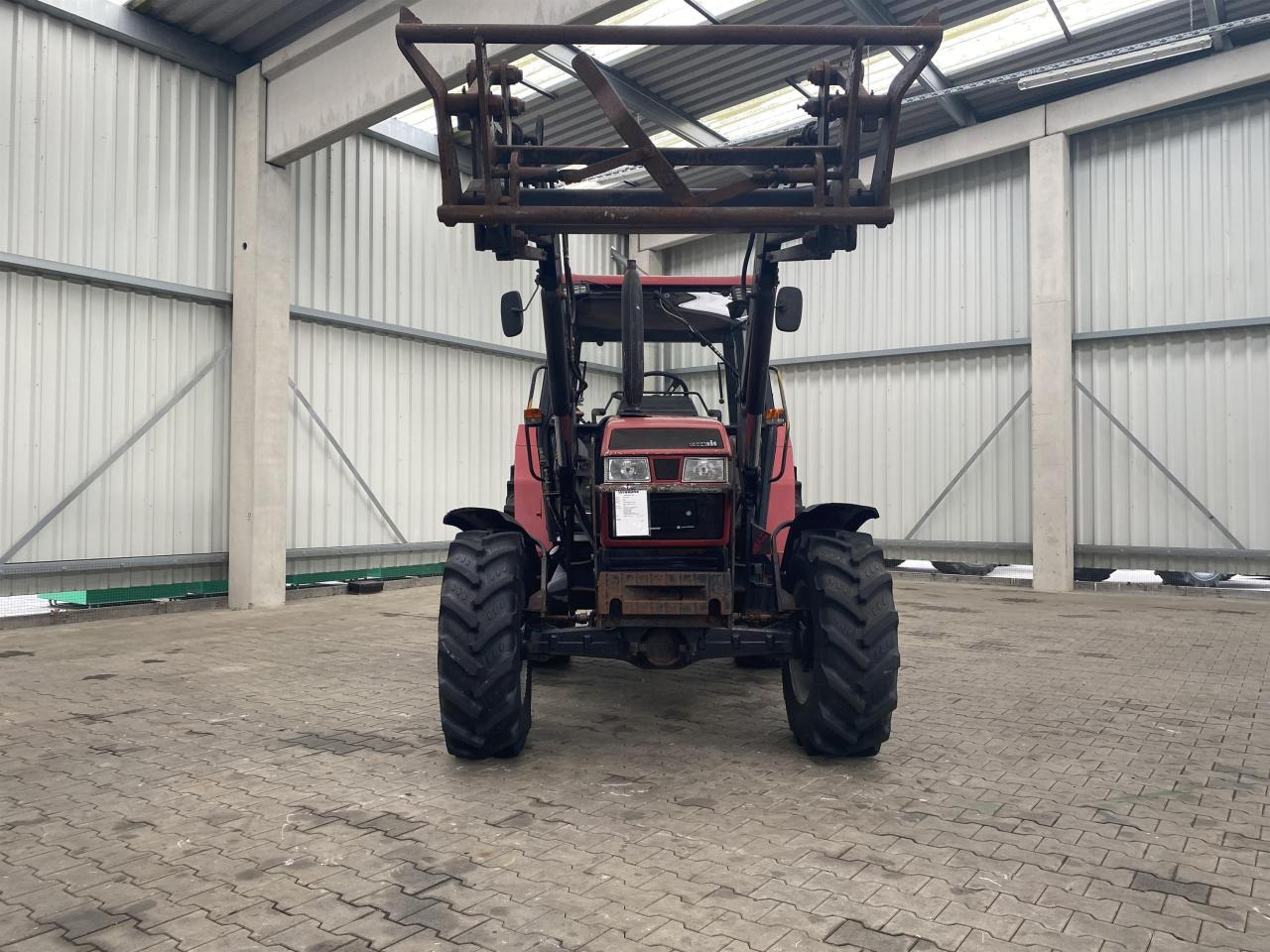 Case-IH 3230 - Τρακτέρ: φωτογραφία 2 Case-IH 3230 - Τρακτέρ: φωτογραφία 2