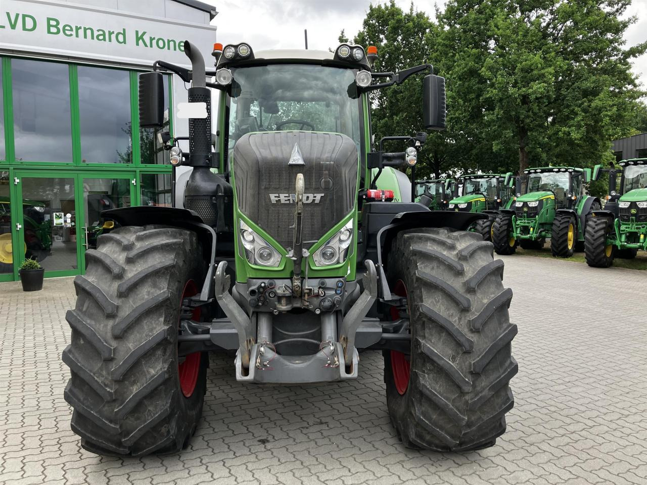 Fendt 828 Vario Profi Plus - Τρακτέρ: φωτογραφία 3 Fendt 828 Vario Profi Plus - Τρακτέρ: φωτογραφία 3