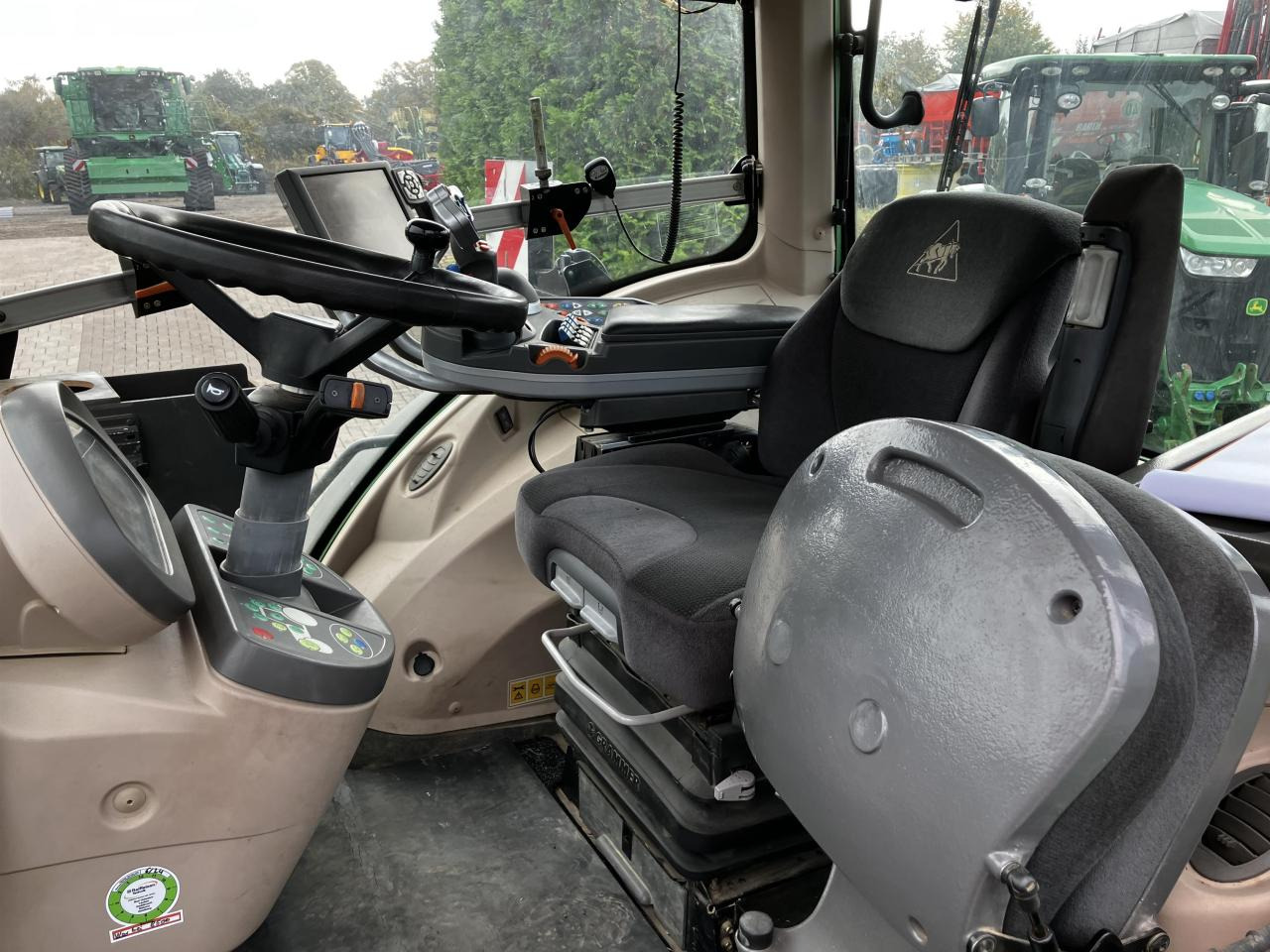 Fendt 828 Vario - Τρακτέρ: φωτογραφία 5 Fendt 828 Vario - Τρακτέρ: φωτογραφία 5