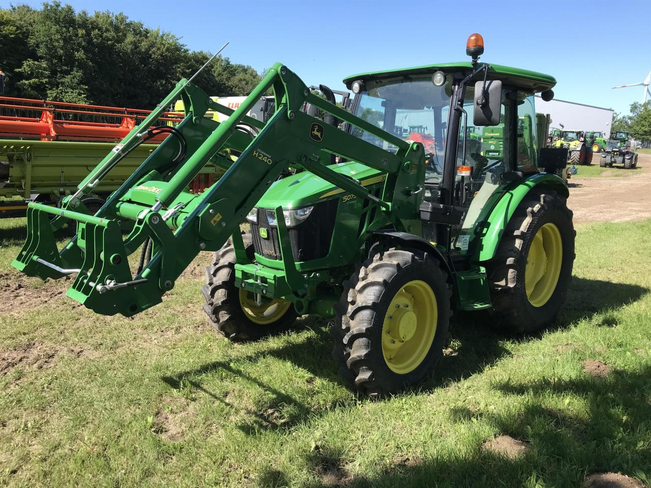 John Deere 5075E - Τρακτέρ: φωτογραφία 2 John Deere 5075E - Τρακτέρ: φωτογραφία 2
