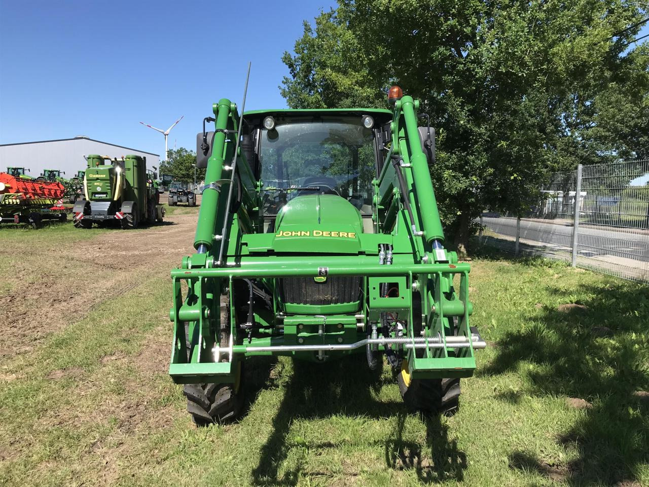 John Deere 5075E - Τρακτέρ: φωτογραφία 4 John Deere 5075E - Τρακτέρ: φωτογραφία 4