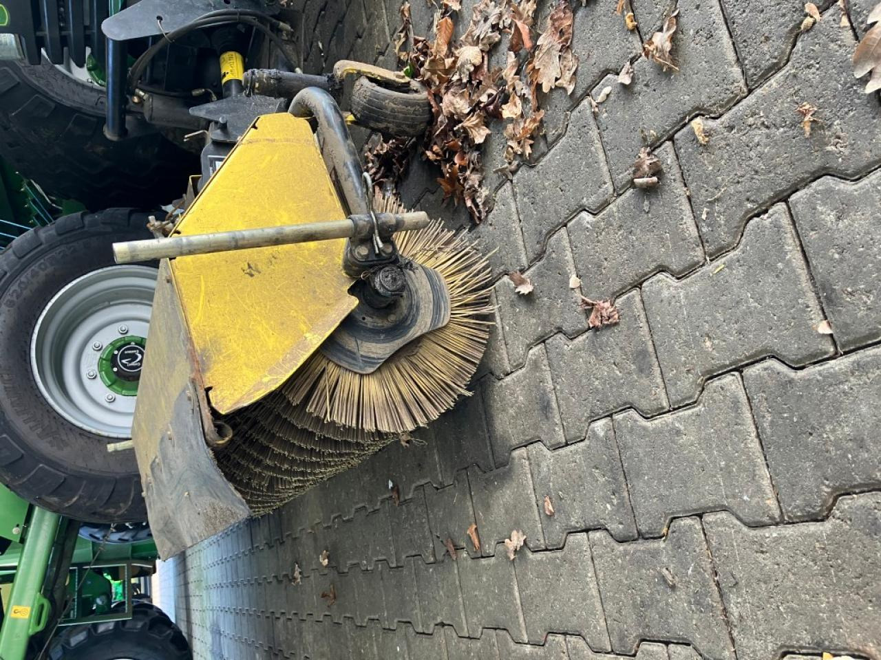 John Deere 52 inch Broom - Σκούπα: φωτογραφία 1 John Deere 52 inch Broom - Σκούπα: φωτογραφία 1