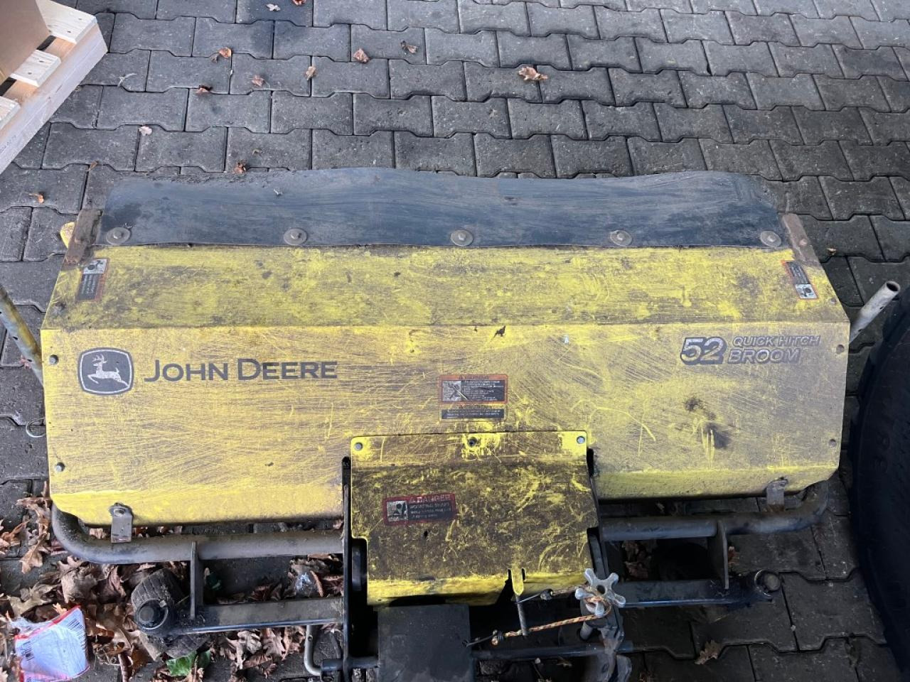 John Deere 52 inch Broom - Σκούπα: φωτογραφία 2 John Deere 52 inch Broom - Σκούπα: φωτογραφία 2
