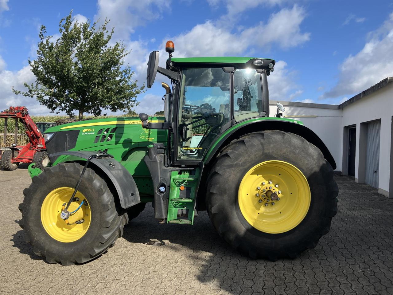 John Deere 6155R - Τρακτέρ: φωτογραφία 1 John Deere 6155R - Τρακτέρ: φωτογραφία 1