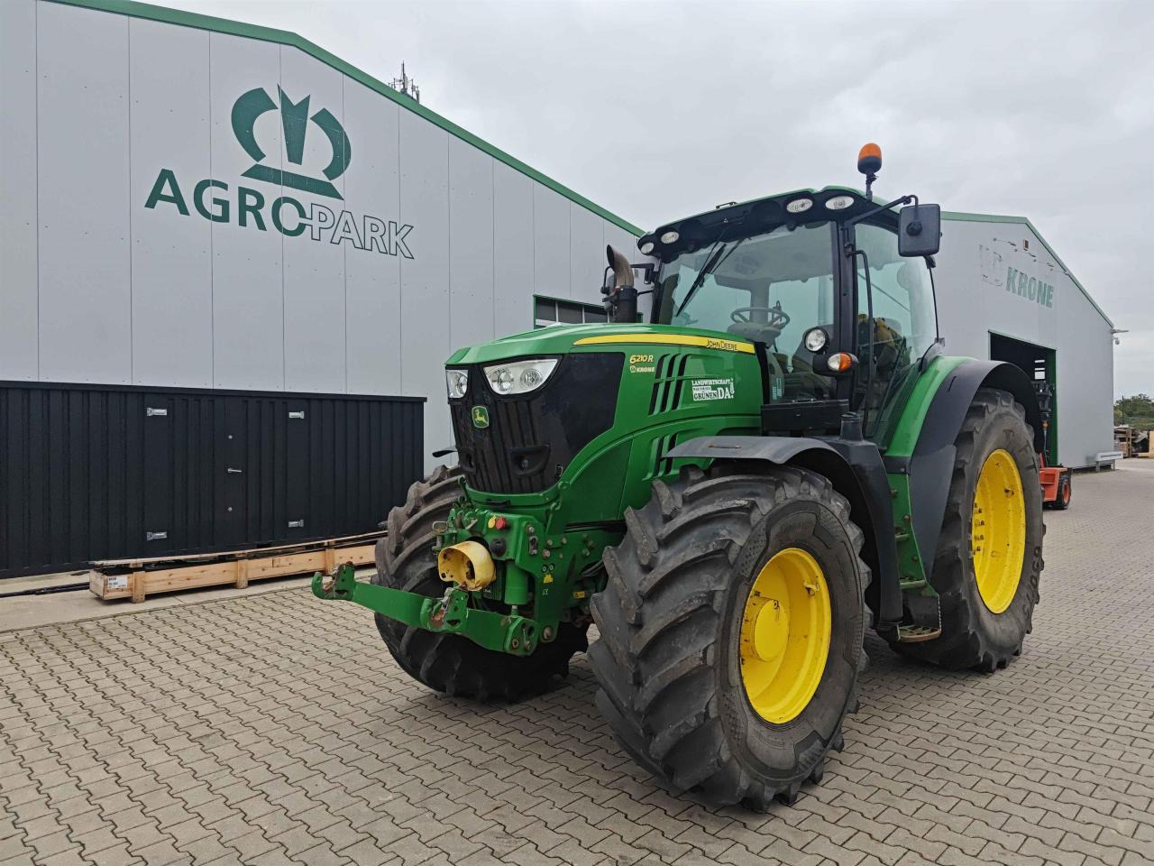 John Deere 6210R - Τρακτέρ: φωτογραφία 1 John Deere 6210R - Τρακτέρ: φωτογραφία 1