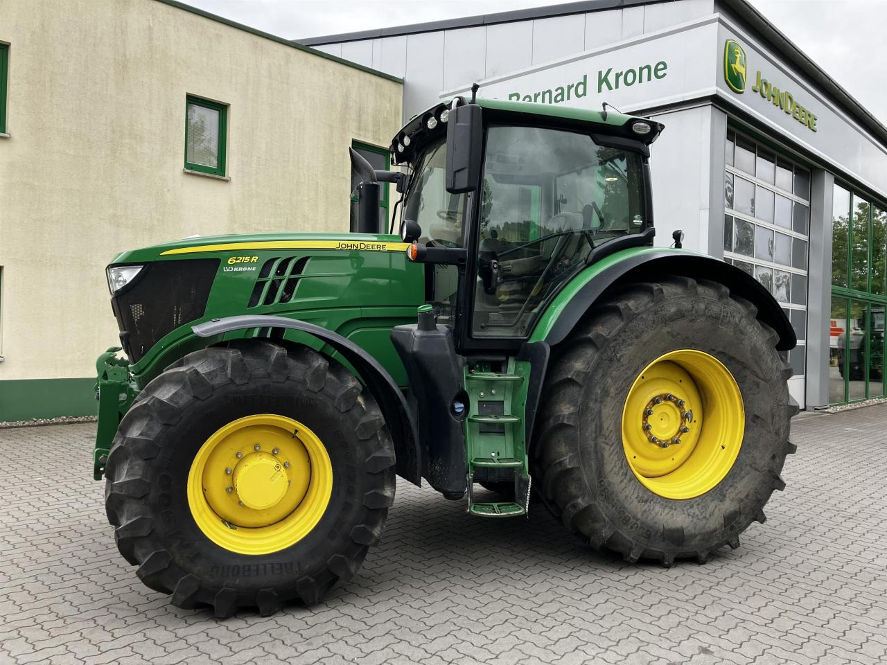 John Deere 6215R - Τρακτέρ: φωτογραφία 1 John Deere 6215R - Τρακτέρ: φωτογραφία 1