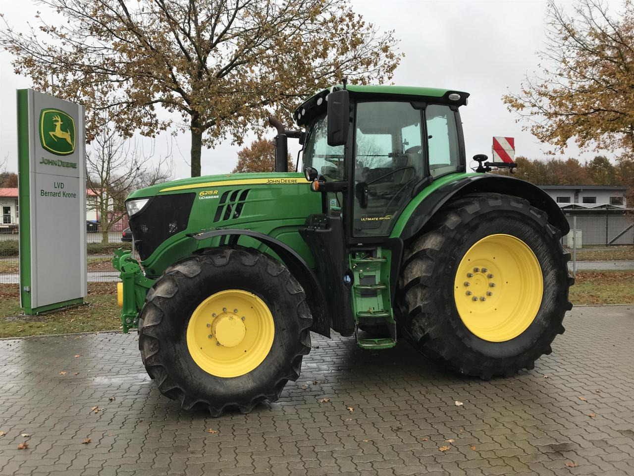 John Deere 6215R - Τρακτέρ: φωτογραφία 1 John Deere 6215R - Τρακτέρ: φωτογραφία 1