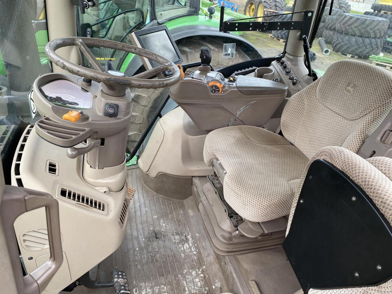 John Deere 6215R - Τρακτέρ: φωτογραφία 5 John Deere 6215R - Τρακτέρ: φωτογραφία 5