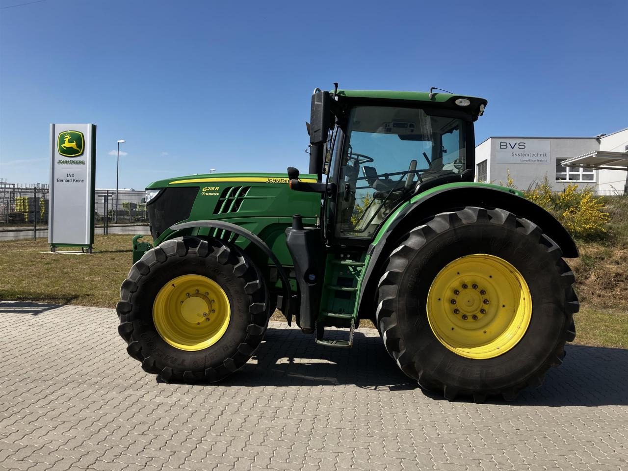 John Deere 6215R - Τρακτέρ: φωτογραφία 1 John Deere 6215R - Τρακτέρ: φωτογραφία 1