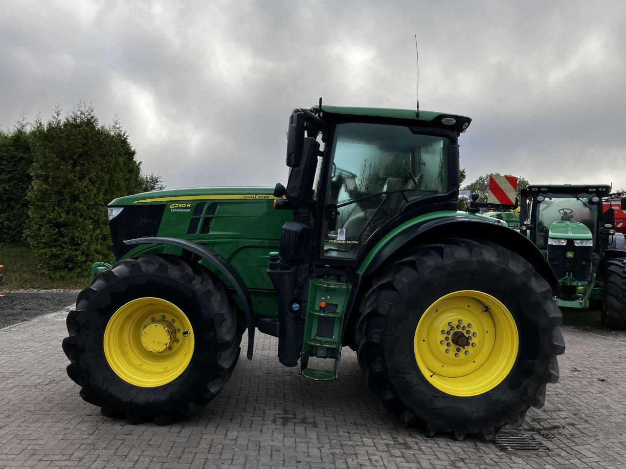 John Deere 6230R - Τρακτέρ: φωτογραφία 1 John Deere 6230R - Τρακτέρ: φωτογραφία 1