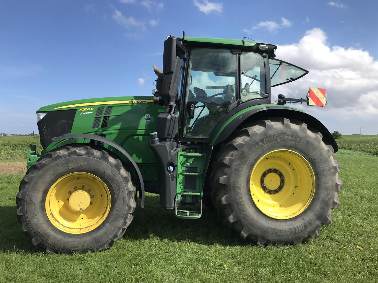 John Deere 6250R - Τρακτέρ: φωτογραφία 1 John Deere 6250R - Τρακτέρ: φωτογραφία 1