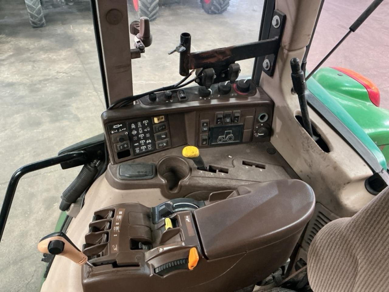 John Deere 6820 - Τρακτέρ: φωτογραφία 5 John Deere 6820 - Τρακτέρ: φωτογραφία 5