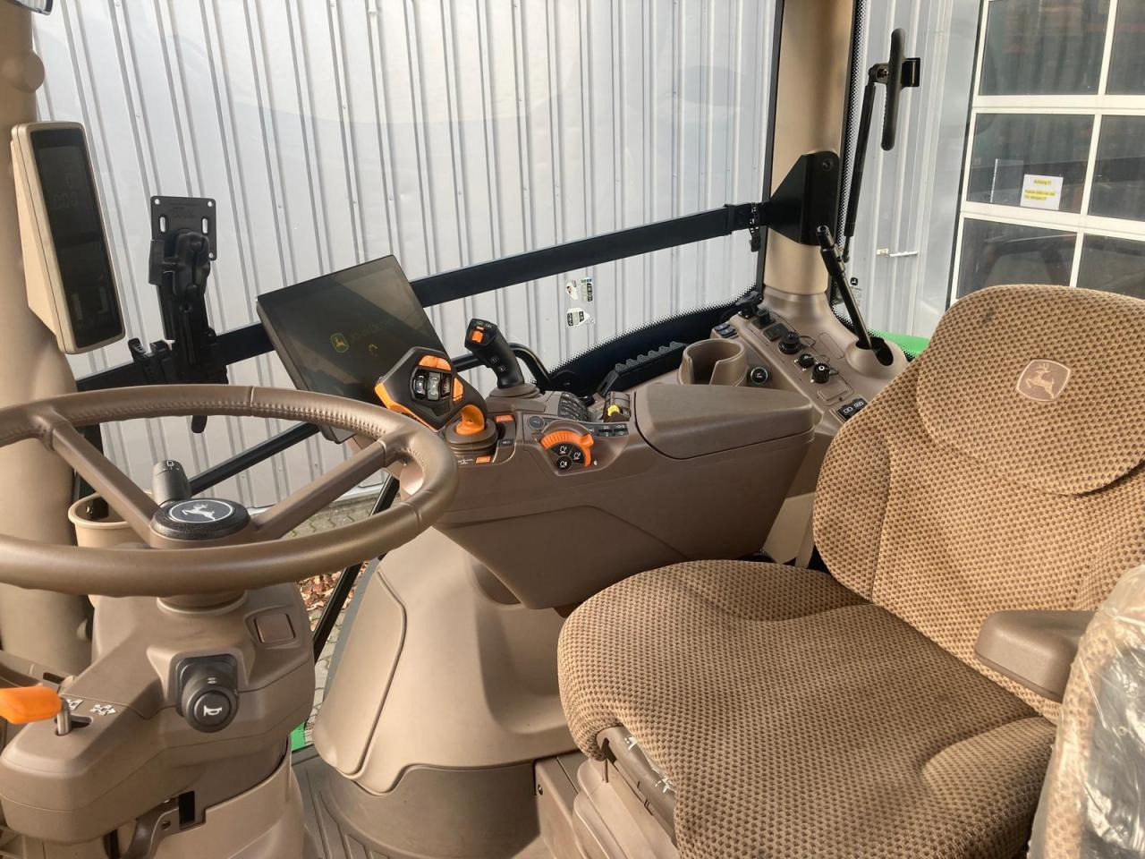 John Deere 6R 130 - Τρακτέρ: φωτογραφία 5 John Deere 6R 130 - Τρακτέρ: φωτογραφία 5