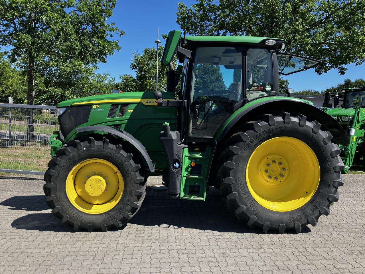 John Deere 6R 155 - Τρακτέρ: φωτογραφία 1 John Deere 6R 155 - Τρακτέρ: φωτογραφία 1