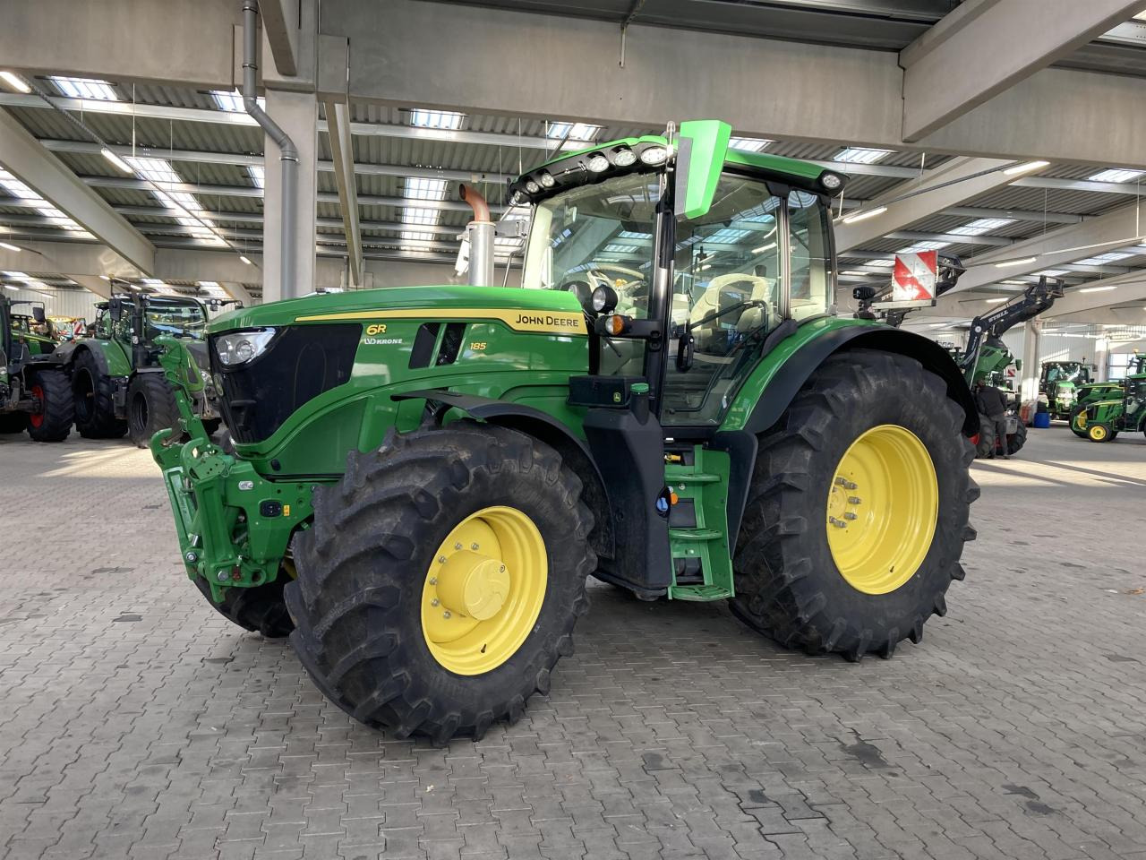 John Deere 6R 185 - Τρακτέρ: φωτογραφία 1 John Deere 6R 185 - Τρακτέρ: φωτογραφία 1