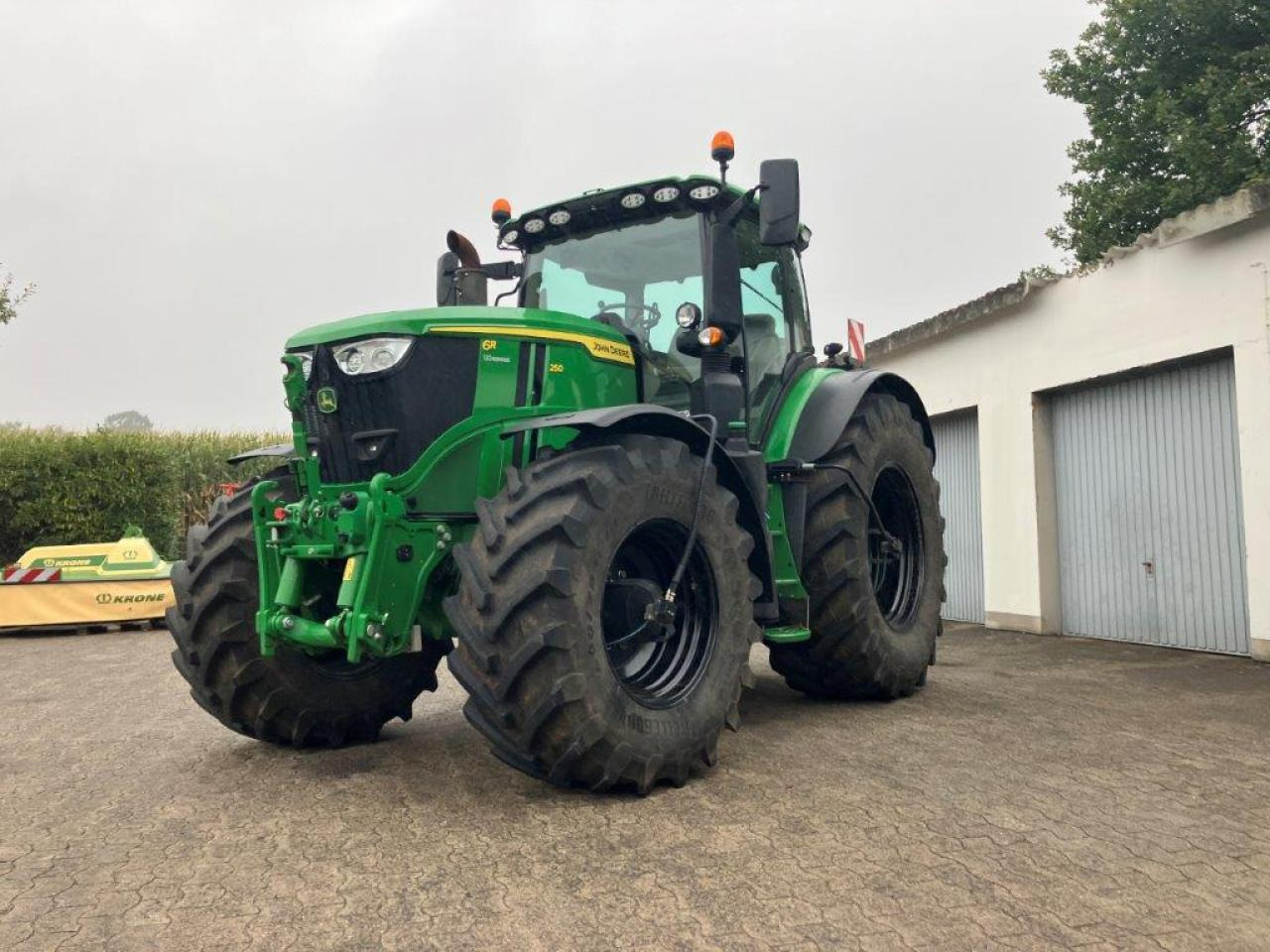 John Deere 6R 250 - Τρακτέρ: φωτογραφία 1 John Deere 6R 250 - Τρακτέρ: φωτογραφία 1