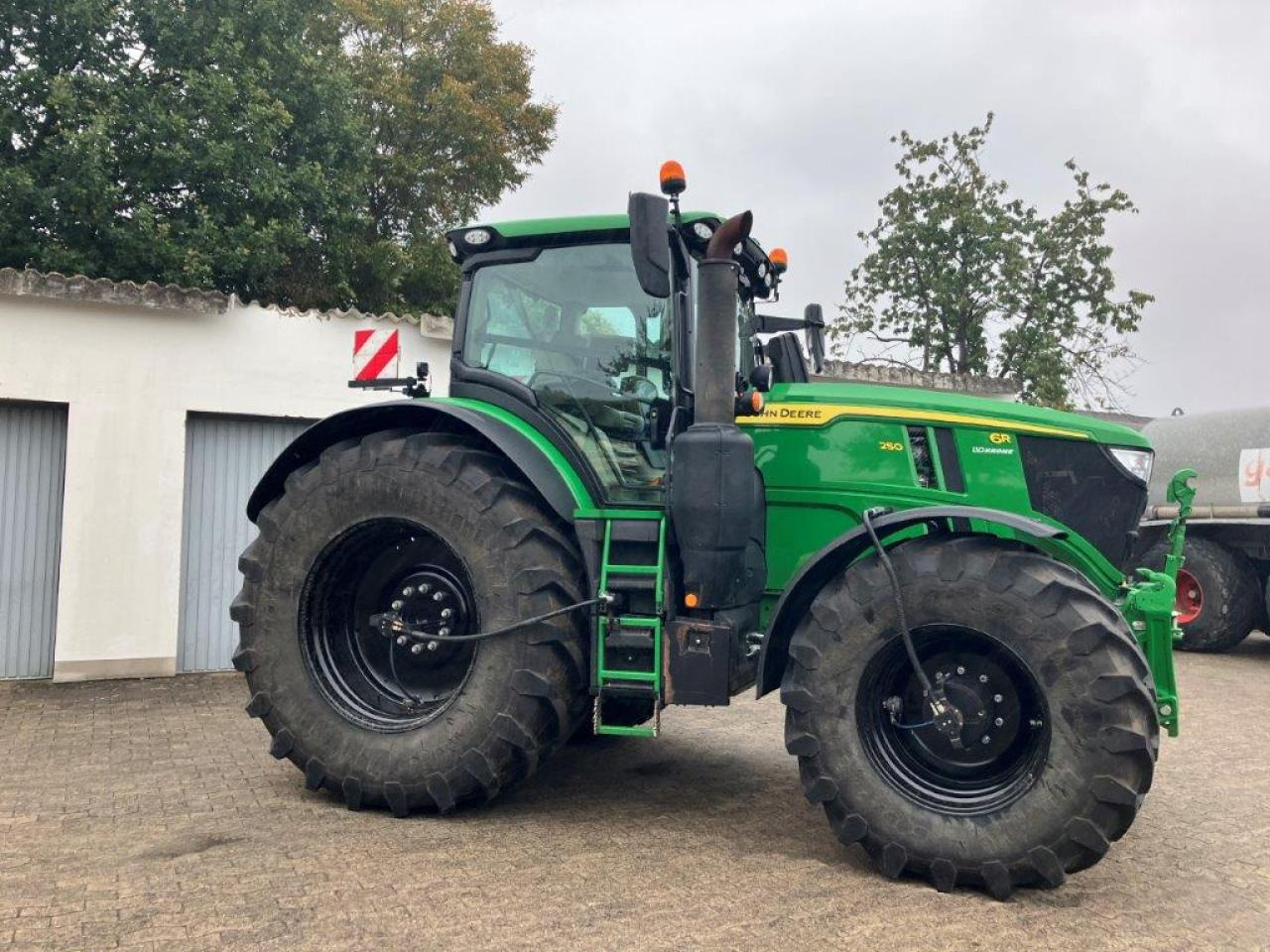 John Deere 6R 250 - Τρακτέρ: φωτογραφία 3 John Deere 6R 250 - Τρακτέρ: φωτογραφία 3