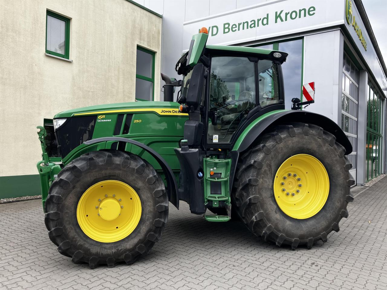 John Deere 6R 250 - Τρακτέρ: φωτογραφία 1 John Deere 6R 250 - Τρακτέρ: φωτογραφία 1