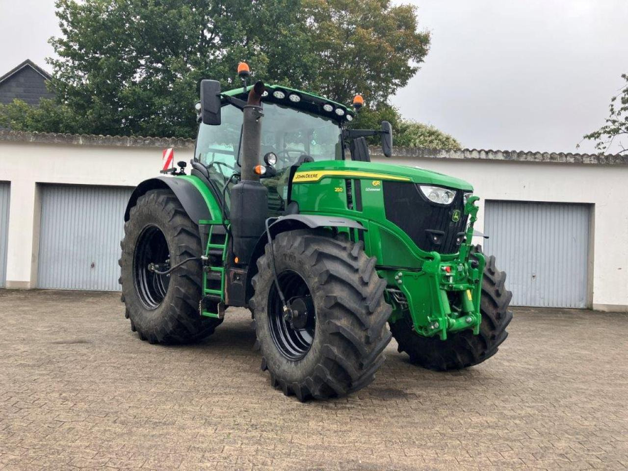 John Deere 6R 250 - Τρακτέρ: φωτογραφία 2 John Deere 6R 250 - Τρακτέρ: φωτογραφία 2