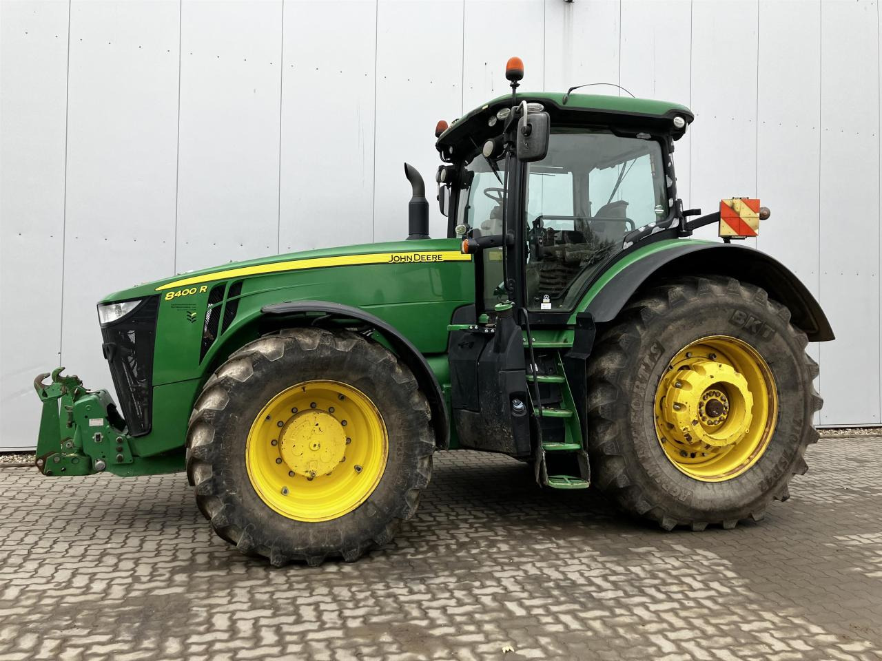 John Deere 8400R - Τρακτέρ: φωτογραφία 2 John Deere 8400R - Τρακτέρ: φωτογραφία 2