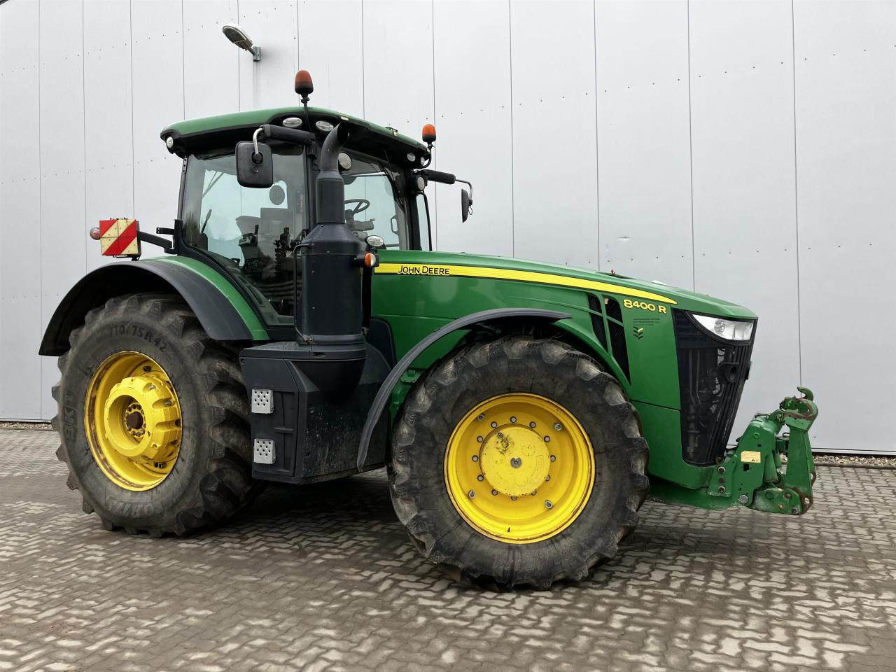 John Deere 8400R - Τρακτέρ: φωτογραφία 1 John Deere 8400R - Τρακτέρ: φωτογραφία 1