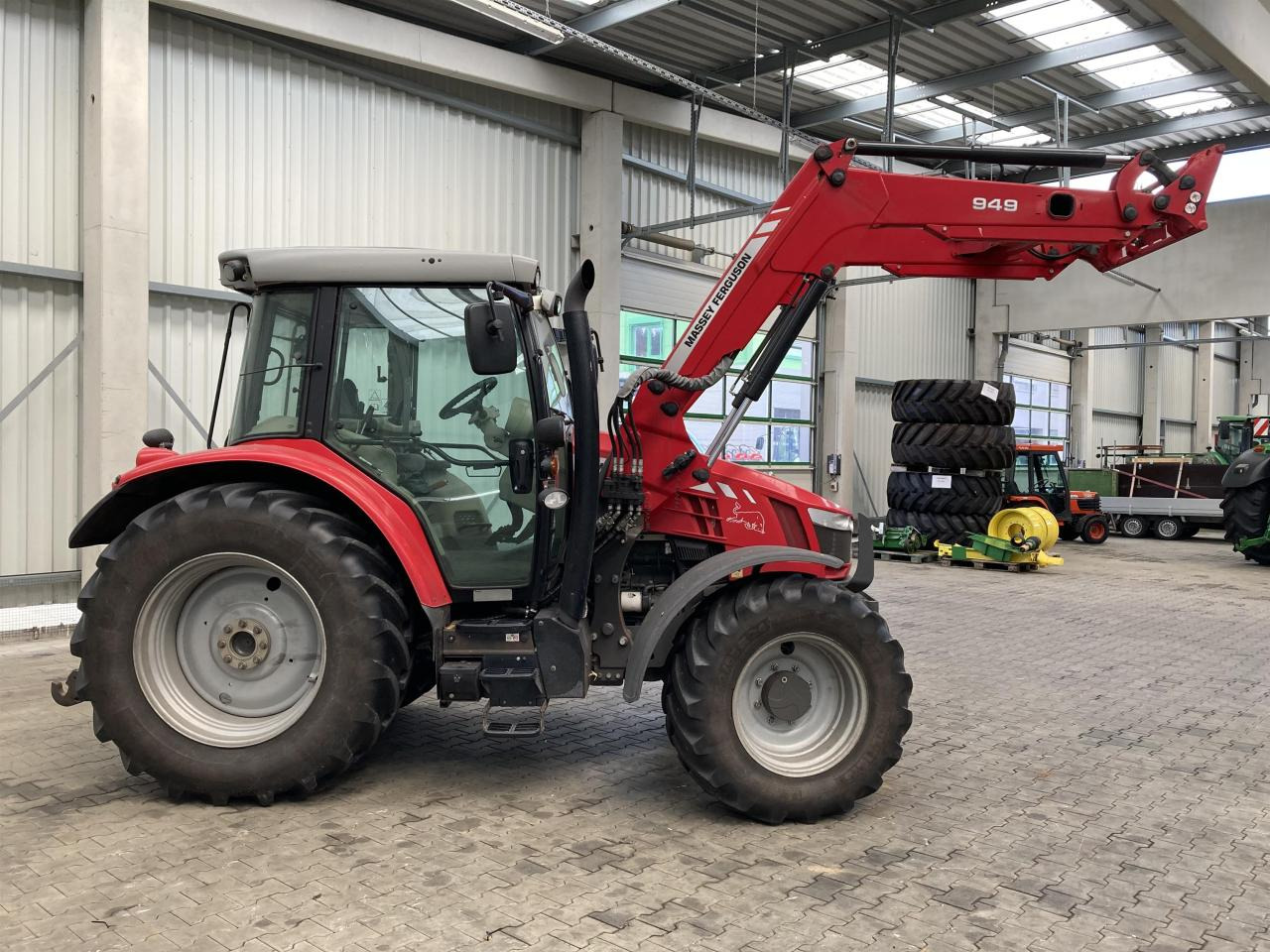 Massey Ferguson 5611 Dyna 4 - Τρακτέρ: φωτογραφία 3 Massey Ferguson 5611 Dyna 4 - Τρακτέρ: φωτογραφία 3