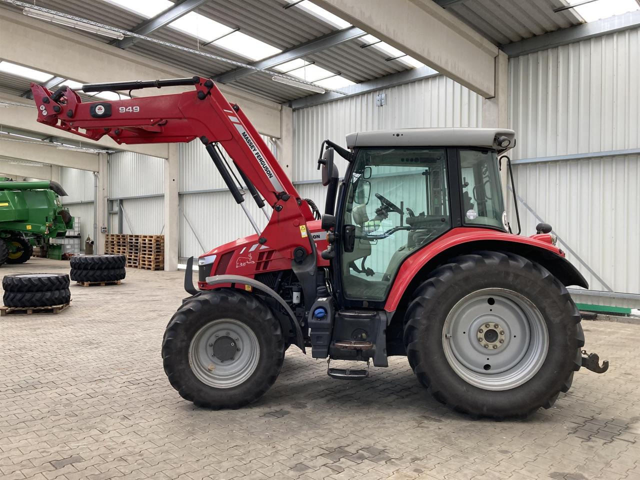 Massey Ferguson 5611 Dyna 4 - Τρακτέρ: φωτογραφία 2 Massey Ferguson 5611 Dyna 4 - Τρακτέρ: φωτογραφία 2