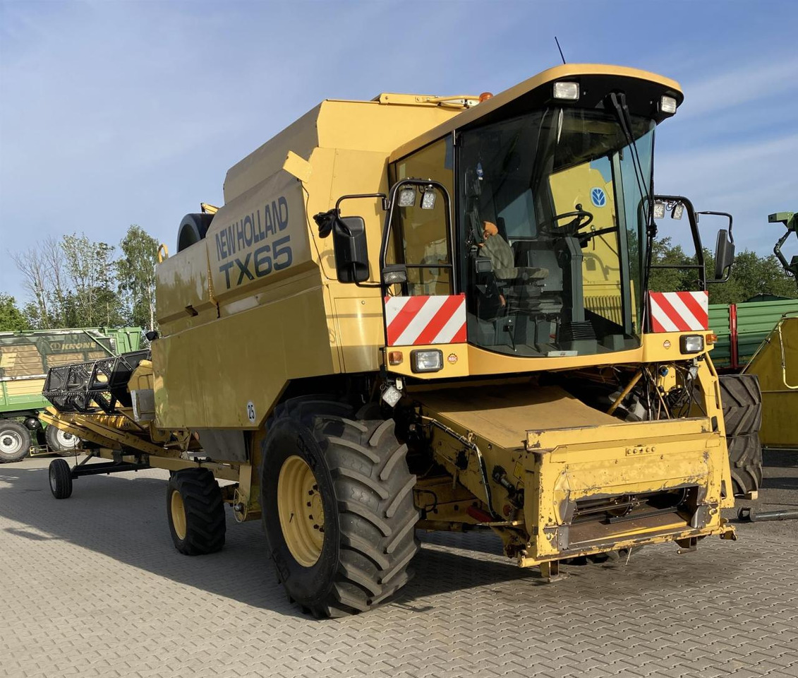 New Holland TX 65 Plus - Θεριζοαλωνιστική μηχανή: φωτογραφία 1 New Holland TX 65 Plus - Θεριζοαλωνιστική μηχανή: φωτογραφία 1