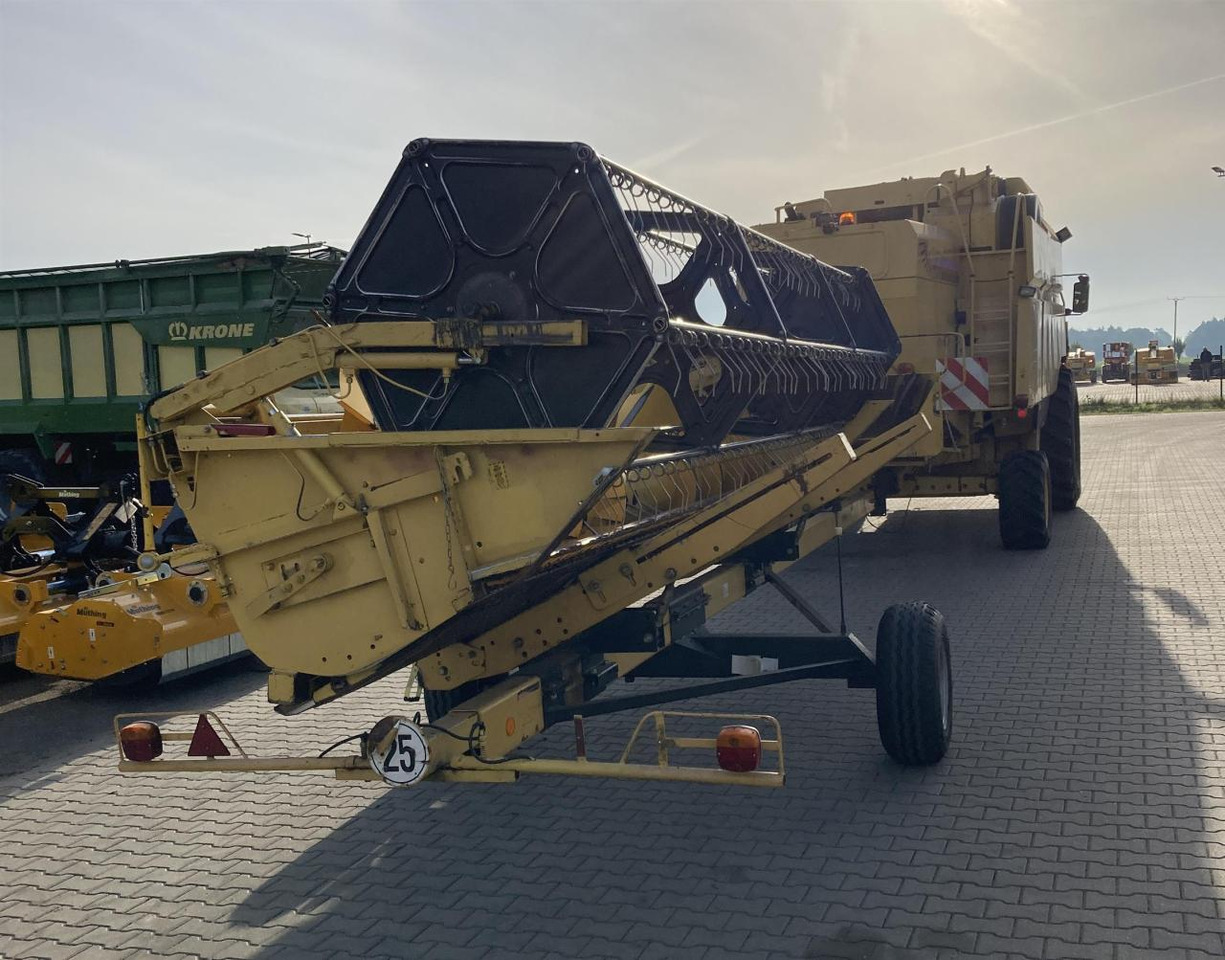 New Holland TX 65 Plus - Θεριζοαλωνιστική μηχανή: φωτογραφία 3 New Holland TX 65 Plus - Θεριζοαλωνιστική μηχανή: φωτογραφία 3