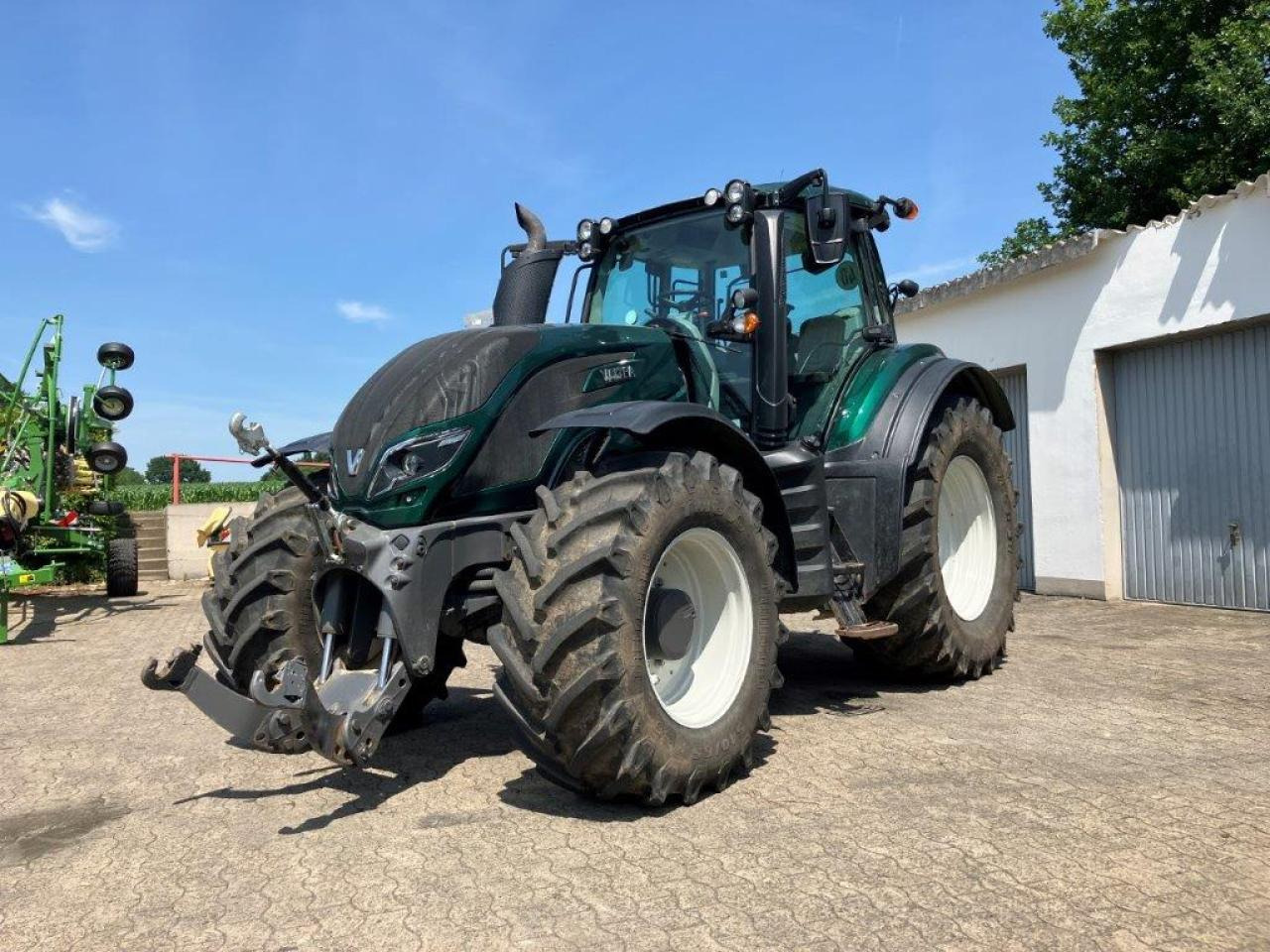Valtra T154 Active - Τρακτέρ: φωτογραφία 1 Valtra T154 Active - Τρακτέρ: φωτογραφία 1