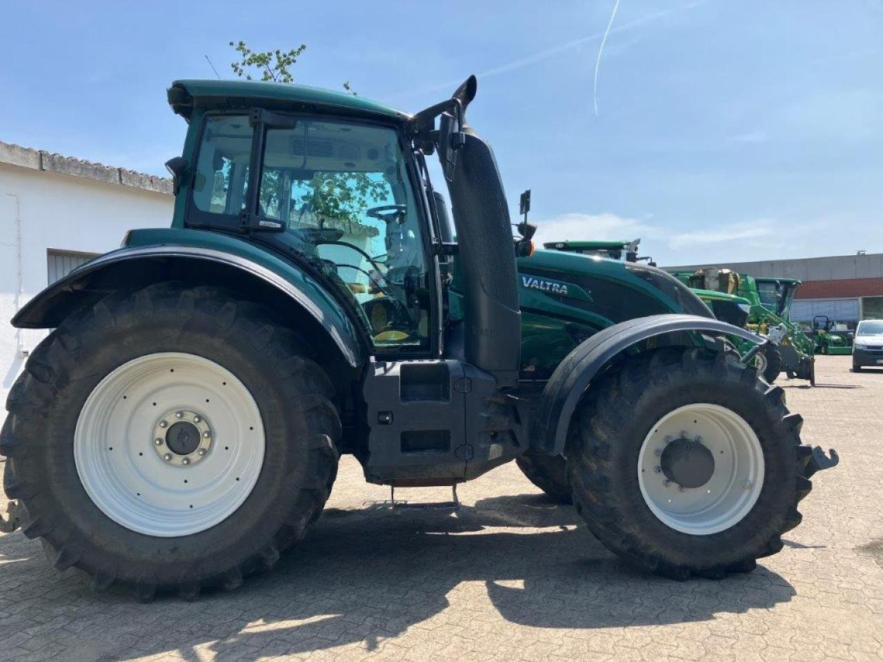 Valtra T154 Active - Τρακτέρ: φωτογραφία 3 Valtra T154 Active - Τρακτέρ: φωτογραφία 3