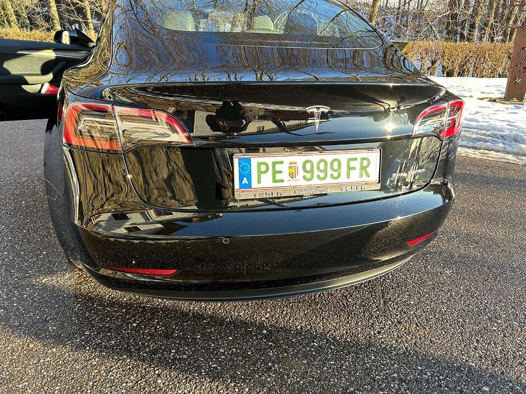 Tesla Model 3 Long Range - Αυτοκίνητο: φωτογραφία 4 Tesla Model 3 Long Range - Αυτοκίνητο: φωτογραφία 4