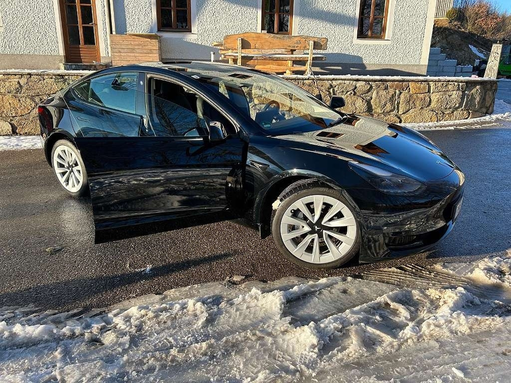 Tesla Model 3 Long Range - Αυτοκίνητο: φωτογραφία 2 Tesla Model 3 Long Range - Αυτοκίνητο: φωτογραφία 2