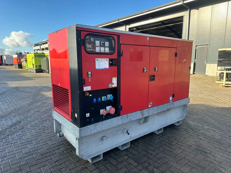 Europower EPUS44TDE Kubota Leroy Somer 44 kVA Supersilent Rental generatorset - Βιομηχανική γεννήτρια: φωτογραφία 2 Europower EPUS44TDE Kubota Leroy Somer 44 kVA Supersilent Rental generatorset - Βιομηχανική γεννήτρια: φωτογραφία 2