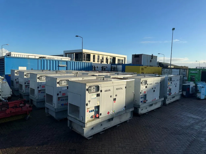 Europower EPUS44TDE Kubota Leroy Somer 44 kVA Supersilent Rental generatorset - Βιομηχανική γεννήτρια: φωτογραφία 5 Europower EPUS44TDE Kubota Leroy Somer 44 kVA Supersilent Rental generatorset - Βιομηχανική γεννήτρια: φωτογραφία 5