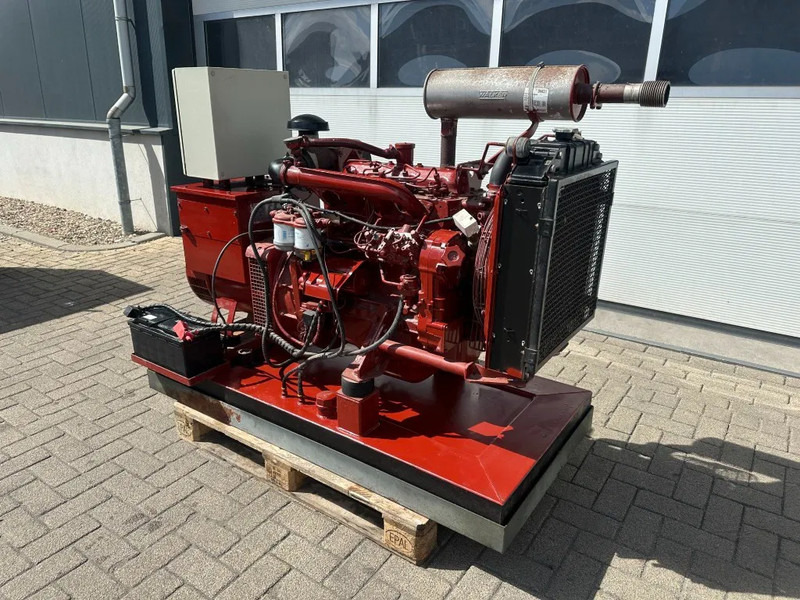 Iveco 8041 I 06.55 Leroy Somer 45 KVA noodstroom generatorset as New ! 104 hours - Βιομηχανική γεννήτρια: φωτογραφία 1 Iveco 8041 I 06.55 Leroy Somer 45 KVA noodstroom generatorset as New ! 104 hours - Βιομηχανική γεννήτρια: φωτογραφία 1