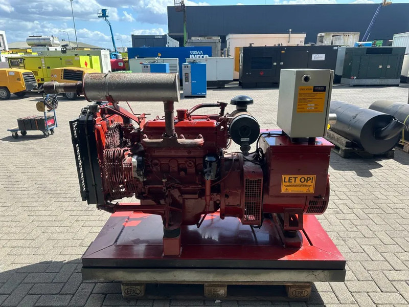 Iveco 8041 I 06.55 Leroy Somer 45 KVA noodstroom generatorset as New ! 104 hours - Βιομηχανική γεννήτρια: φωτογραφία 2 Iveco 8041 I 06.55 Leroy Somer 45 KVA noodstroom generatorset as New ! 104 hours - Βιομηχανική γεννήτρια: φωτογραφία 2